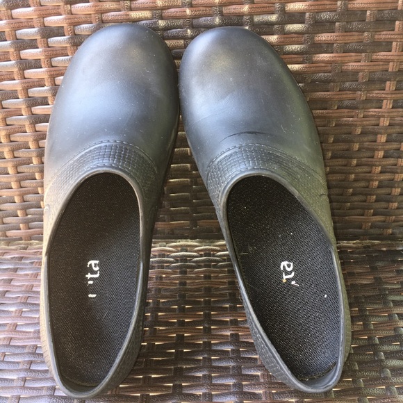 sanita rubber clogs